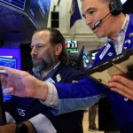 Wall Street apresenta desempenho misto com foco nas negociações EUA-Irã