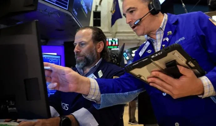Wall Street apresenta desempenho misto com foco nas negociações EUA-Irã