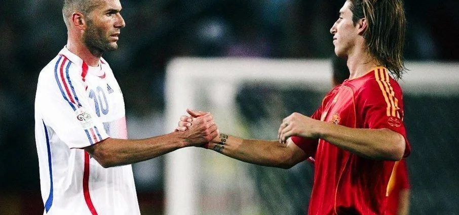 ESPANHA TENTOU APOSENTAR ZIDANE NA COPA DE 2006; RELEMBRE