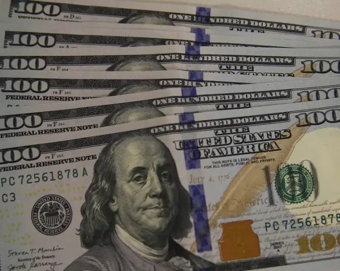 Dólar fecha a R$ 5,19 após alta de 0,66% no último pregão da semana