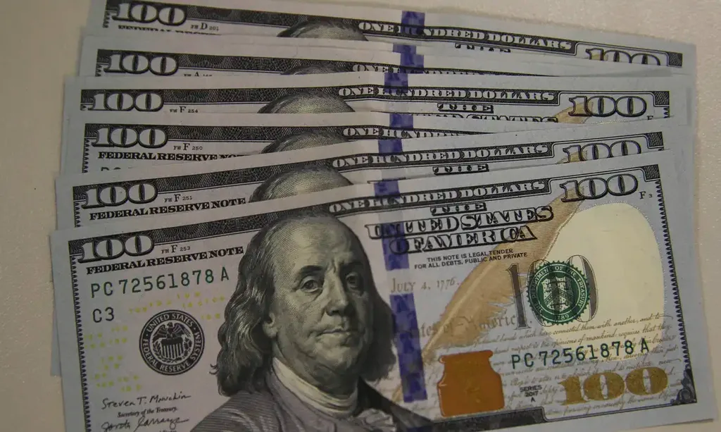 Dólar fecha a R$ 5,19 após alta de 0,66% no último pregão da semana