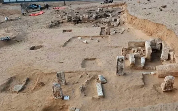 Descobertas Arqueológicas Revelam Tumbas Antigas no Egito
