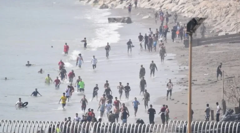 Crisis Migratória em Ceuta: Interesses Políticos e Consequências