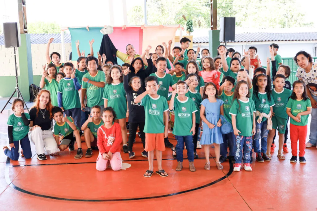 Contação de histórias encanta crianças de Escola Municipal em Bonito durante o Festival
