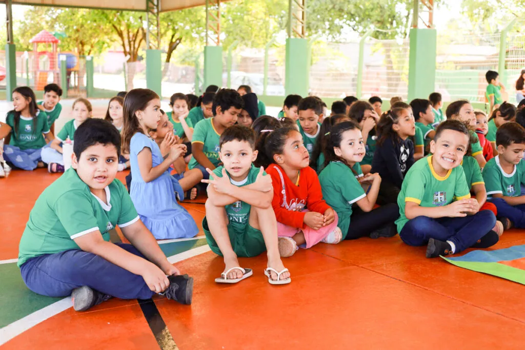 Contação de histórias encanta crianças de Escola Municipal em Bonito durante o Festival