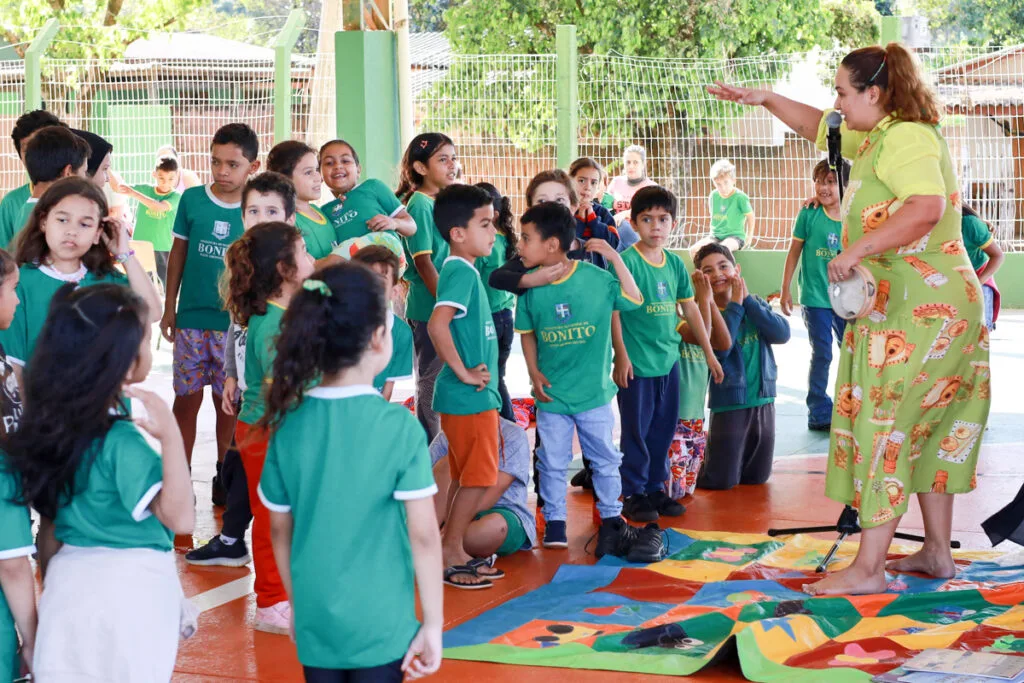 Contação de histórias encanta crianças de Escola Municipal em Bonito durante o Festival