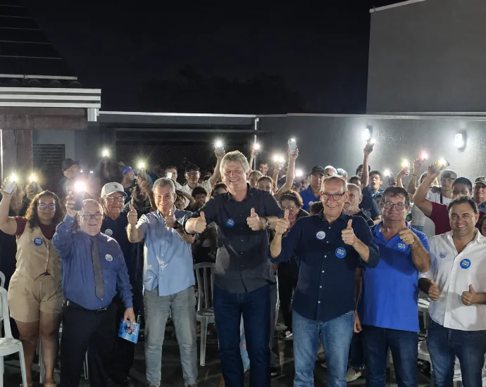 Jaime Verruck e Helio Peluffo se reúnem com moradores de Bonito