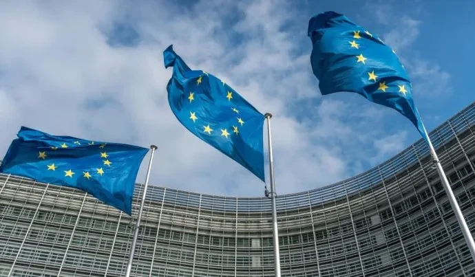 PMI de Serviços da Zona do Euro Atinge 51,7 em Julho, Superando Expectativas