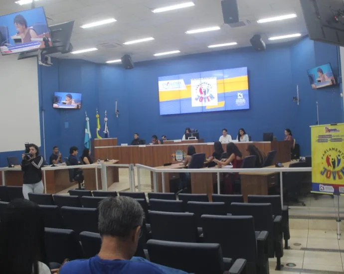 Parlamento Jovem promove 4ª sessão com propostas inovadoras para Três Lagoas Parlamento Jovem promove 4ª sessão com propostas inovadoras para Três Lagoas