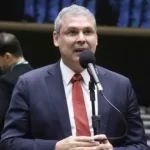 Lindbergh Farias Busca Diálogo Sobre Acusações Contra Vice de Flávio Bolsonaro