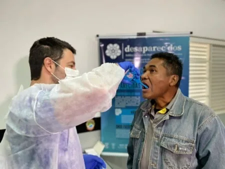 Ação gratuita e indolor atende parentes de primeiro grau na Capital e em 14 municípios do interior - Foto: Reprodução/Sejusp
