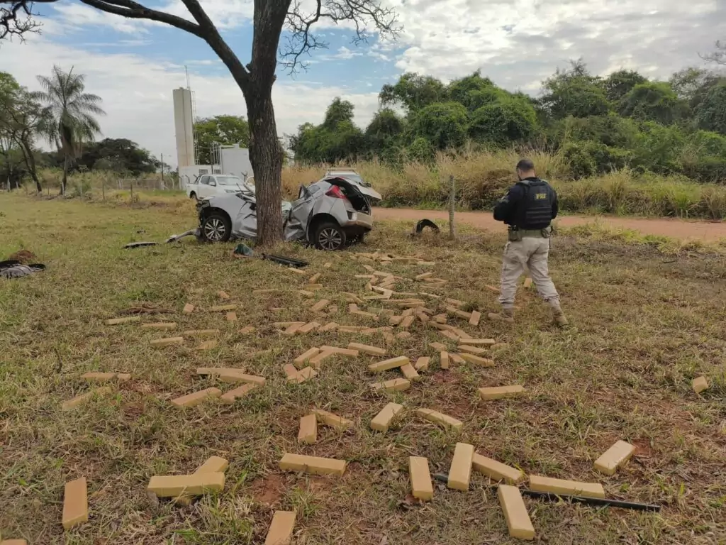 Homem ferido em acidente após fuga da PRF com drogas em Três Lagoas