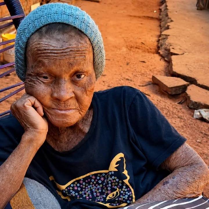 Castilho presta homenagem a dona Lourdes Fátima, mãe do Fi