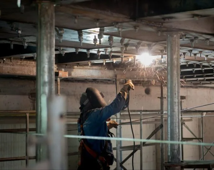 Desaceleração na Indústria da Construção e Emprego Resiliente