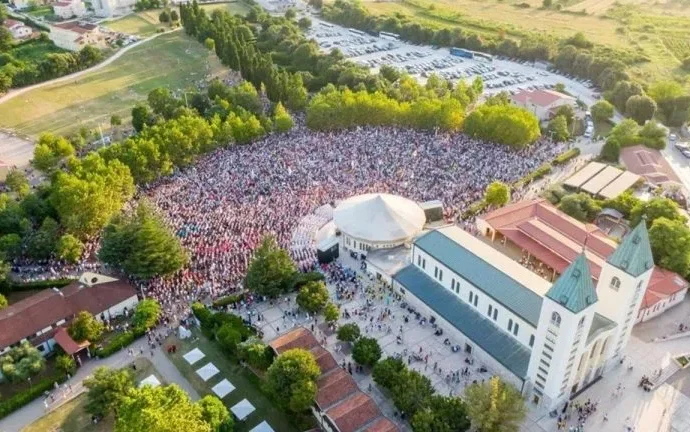 Papa pede aos jovens que redescubram a beleza do encontro com Deus