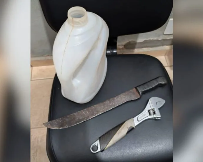 Mulher é presa após atear fogo em carro do ex-namorado em Penápolis