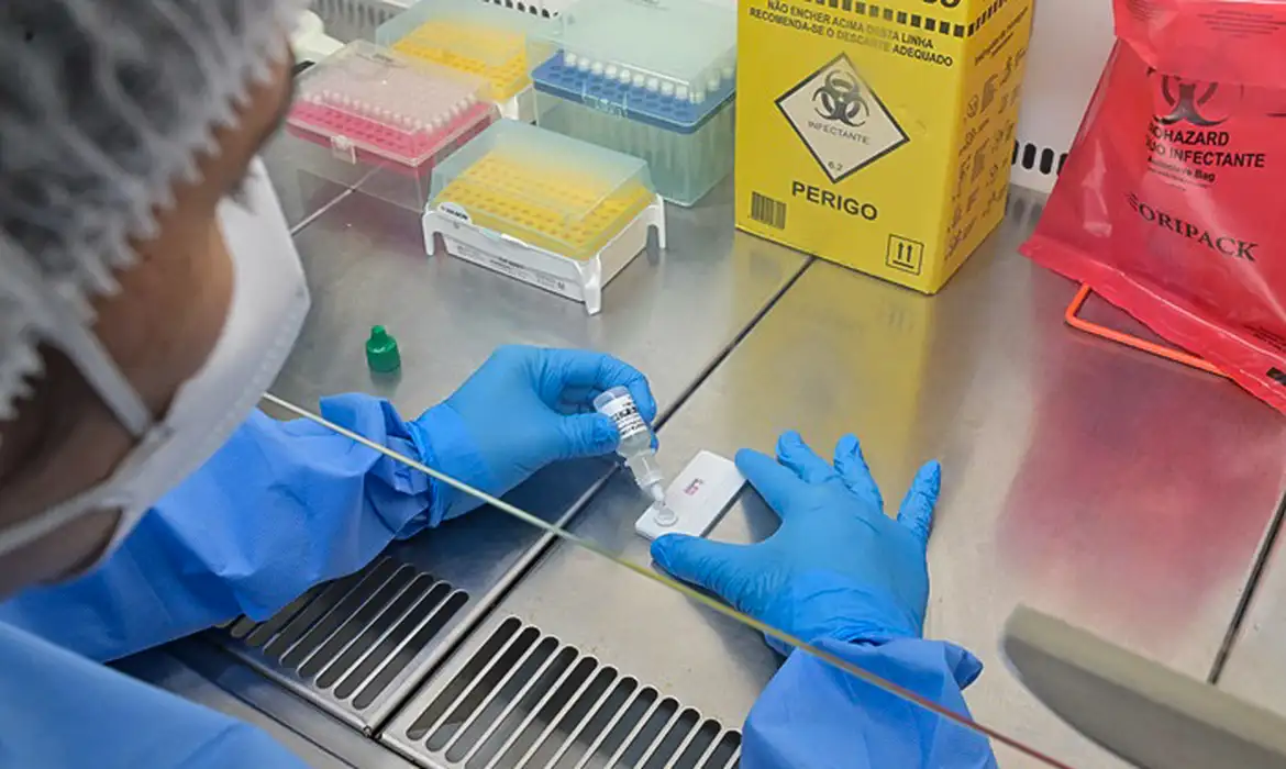 Anvisa redefine regras para controle de qualidade em laboratórios