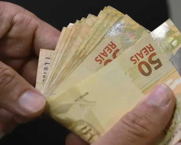 Governo de MS antecipa pagamento de salários para servidores estaduais