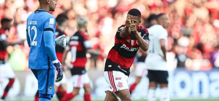 Flamengo vence Botafogo e se aproxima do Palmeiras na tabela do Brasileiro