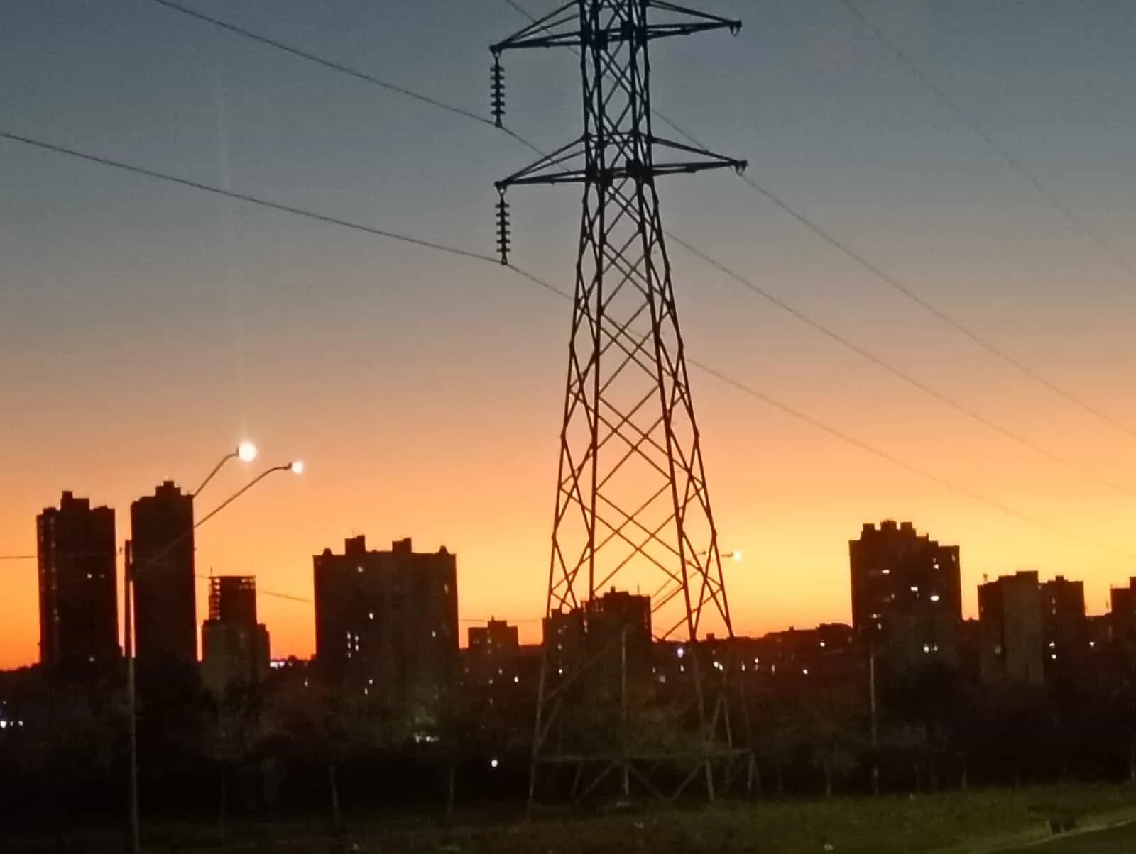 Quinta-feira com sol e chuvas isoladas em SP