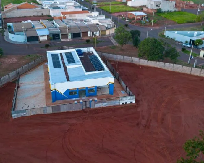 UBS DR. ANTÔNIO CONSTRUÇÃO COM PRAÇA E JARDINS EM CASTILHO
