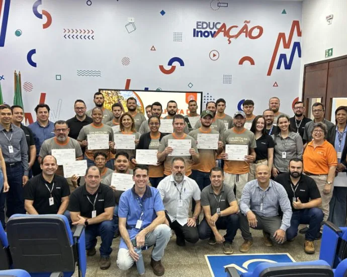 Arauco encerra roteiro do programa Colheita de Talentos em Água Clara e comemora formatura em Três Lagoas