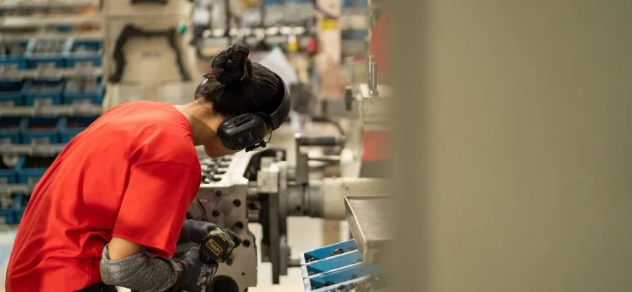 Falta de confiança atinge 25 setores industriais em agosto, aponta CNI