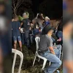 Adolescentes são flagrados em rodeio clandestino em Ipiguá consumindo bebidas alcoólicas