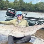 Pescadora de MS estabelece recorde ao capturar pintado de 1,53 metro