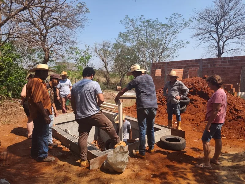 Fossa de bananeira oferece solução de saneamento em Andradina