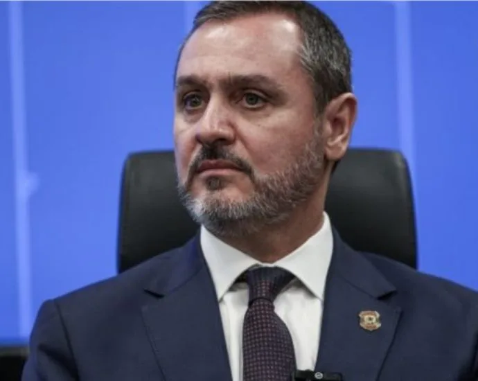 Ministro Mendonça demite chefe da PF após suspeitas de monitoramento