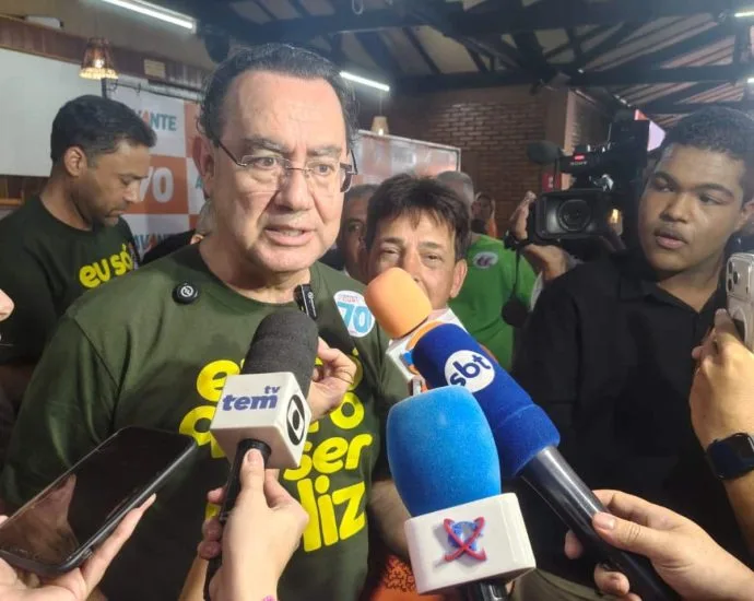 Augusto Cury critica polarização política em Araçatuba Augusto Cury critica polarização política em Araçatuba