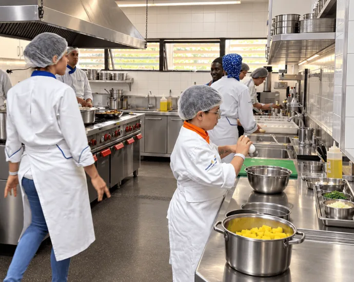 Estudantes de Gastronomia do Senac MS comandam almoço temático em Campo Grande Estudantes de Gastronomia do Senac MS comandam almoço temático em Campo Grande