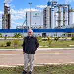 Paulo Hartung visita fábrica de celulose em Ribas do Rio Pardo