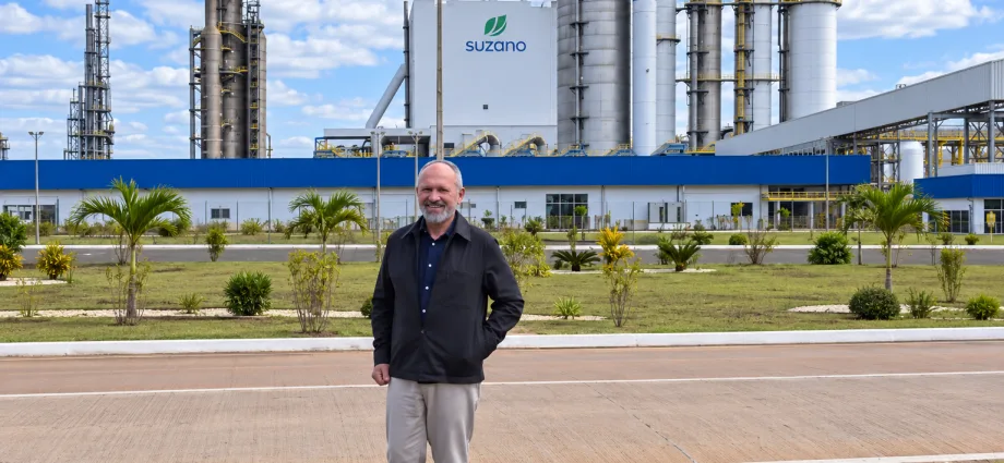 Paulo Hartung visita fábrica de celulose em Ribas do Rio Pardo