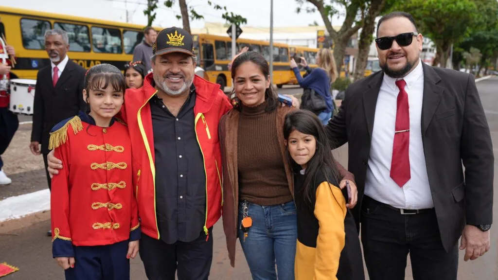 Carlos Bernardo prestigia desfile cívico em Ponta Porã e destaca participação popular no 7 de Setembro