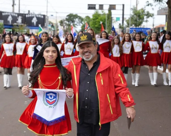 Carlos Bernardo destaca participação popular no desfile cívico de Ponta Porã no 7 de Setembro