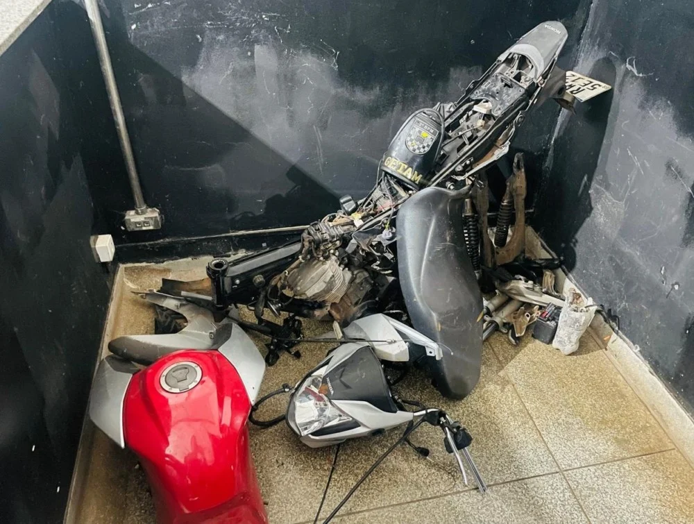 Moto furtada é recuperada desmontada e dois são detidos em Três Lagoas