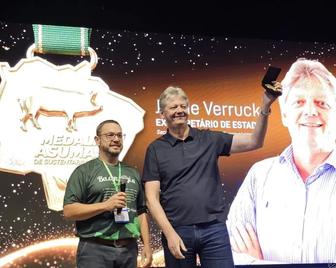 Jaime Verruck é homenageado com Medalha Asumas de Sustentabilidade Jaime Verruck é homenageado com Medalha Asumas de Sustentabilidade