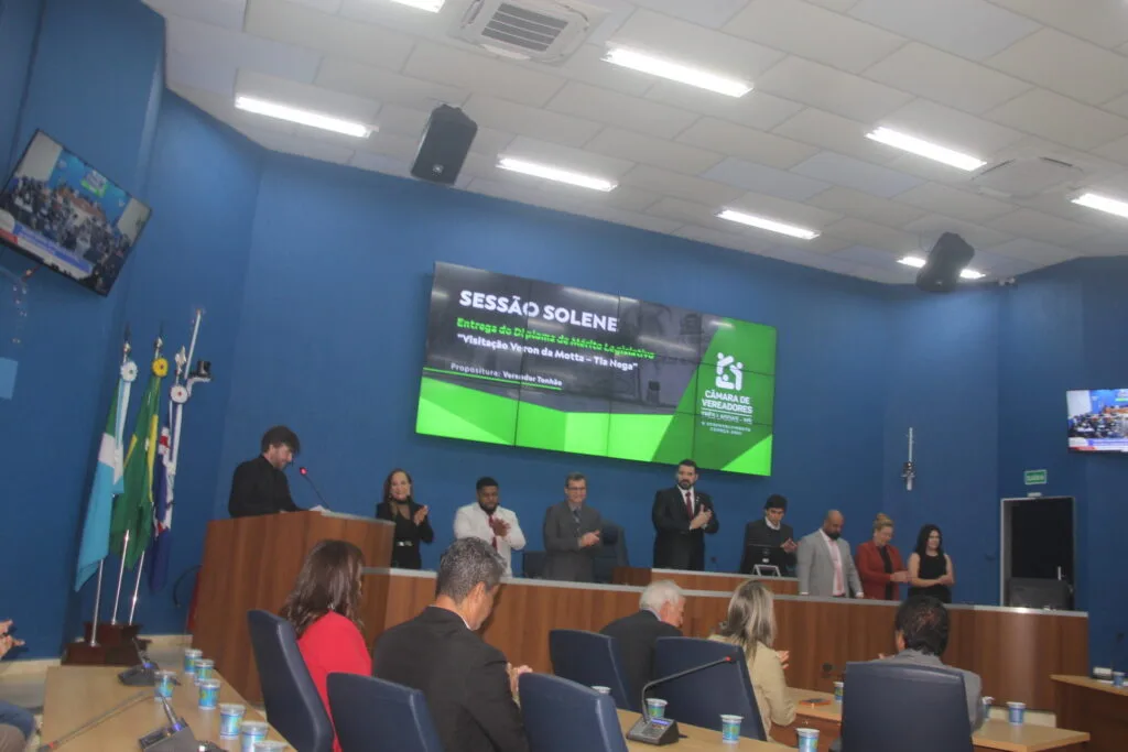 Câmara Municipal de Três Lagoas homenageia personalidades com Diploma de Mérito Legislativo Câmara Municipal celebra histórias e homenageia quem fez a diferença em Três Lagoas