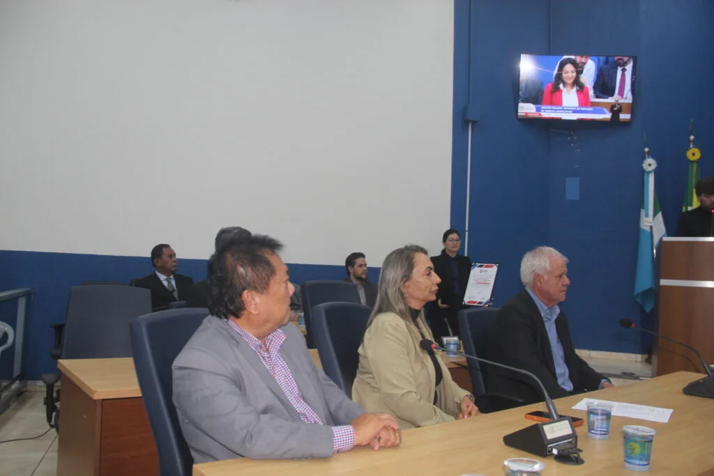 Câmara Municipal de Três Lagoas homenageia personalidades com Diploma de Mérito Legislativo Câmara Municipal celebra histórias e homenageia quem fez a diferença em Três Lagoas