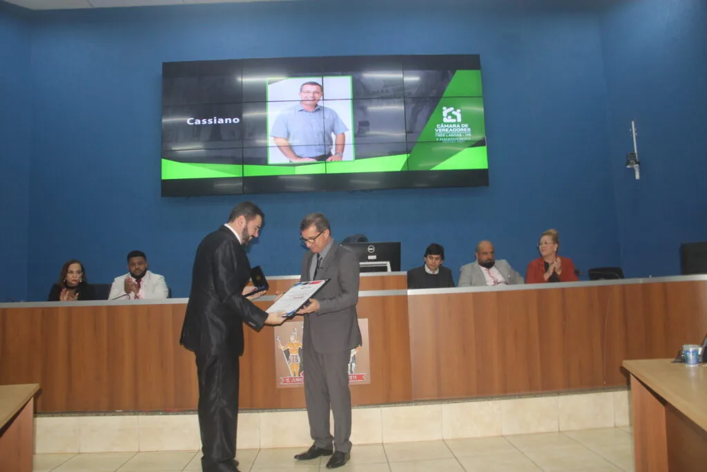 Câmara Municipal de Três Lagoas homenageia personalidades com Diploma de Mérito Legislativo Câmara Municipal celebra histórias e homenageia quem fez a diferença em Três Lagoas