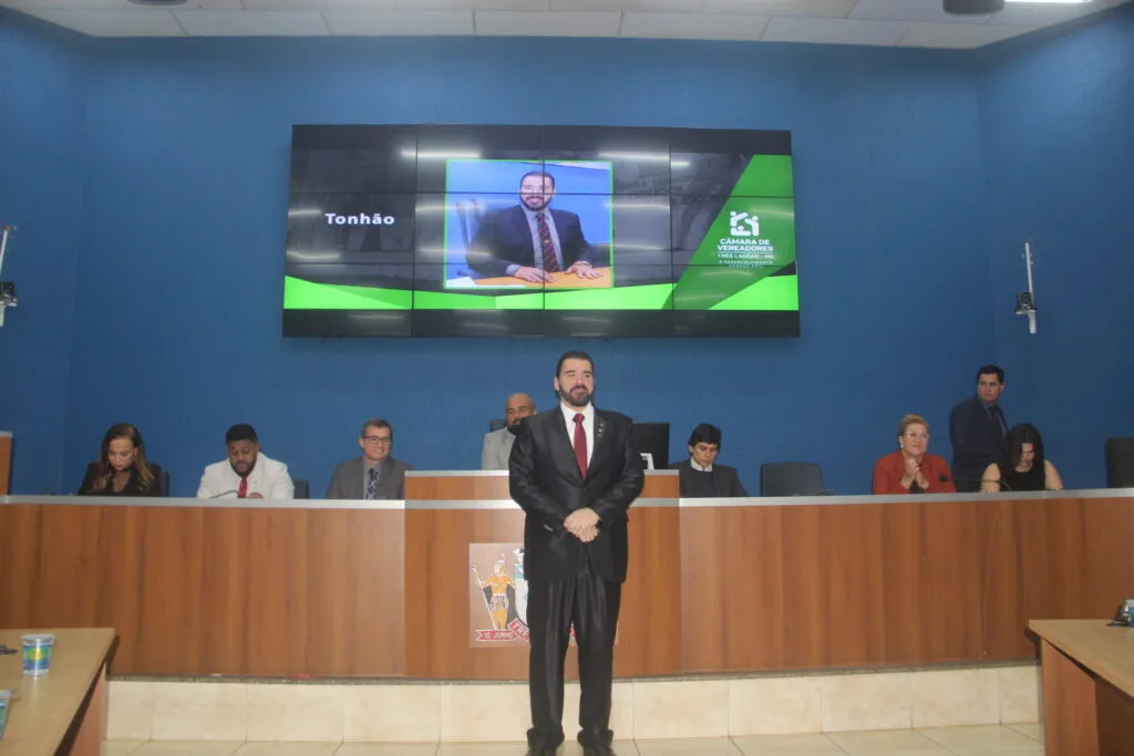 Câmara Municipal de Três Lagoas homenageia personalidades com Diploma de Mérito Legislativo Câmara Municipal celebra histórias e homenageia quem fez a diferença em Três Lagoas