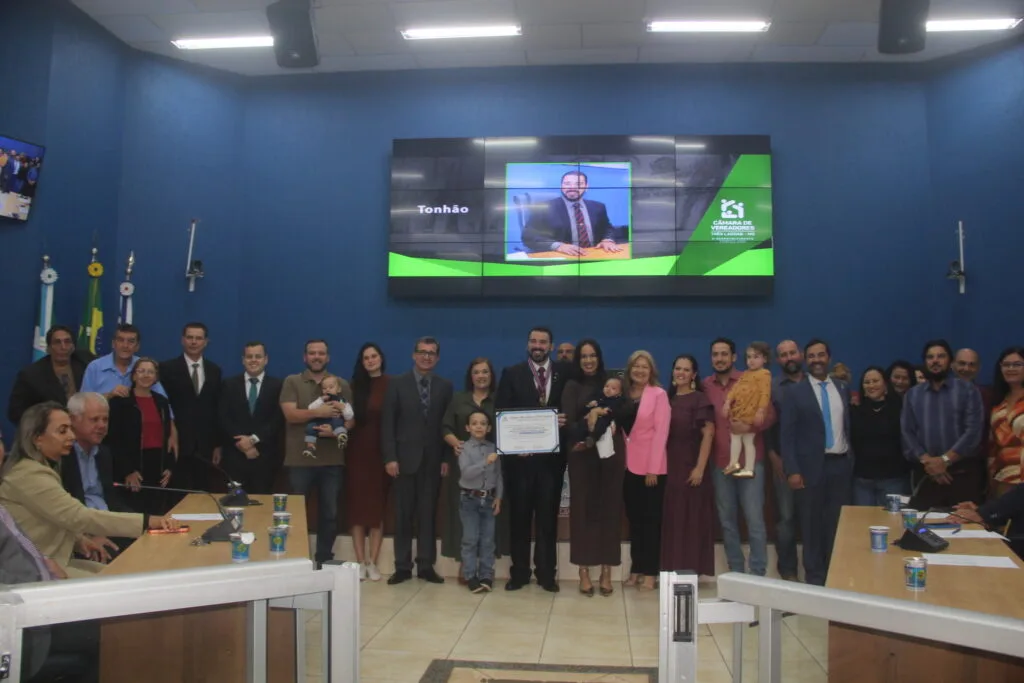 Câmara Municipal de Três Lagoas homenageia personalidades com Diploma de Mérito Legislativo Câmara Municipal celebra histórias e homenageia quem fez a diferença em Três Lagoas