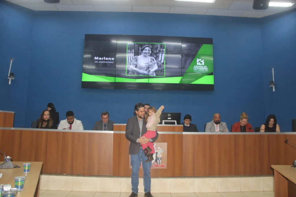 Câmara Municipal de Três Lagoas homenageia personalidades com Diploma de Mérito Legislativo Câmara Municipal celebra histórias e homenageia quem fez a diferença em Três Lagoas
