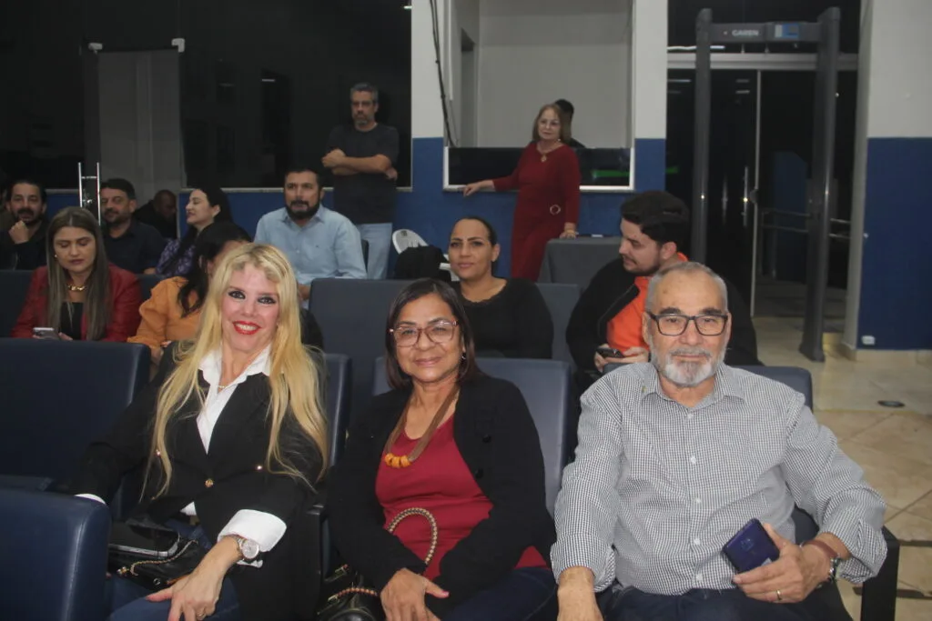 Câmara Municipal de Três Lagoas homenageia personalidades com Diploma de Mérito Legislativo Câmara Municipal celebra histórias e homenageia quem fez a diferença em Três Lagoas