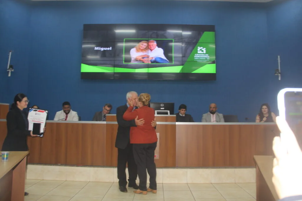 Câmara Municipal de Três Lagoas homenageia personalidades com Diploma de Mérito Legislativo Câmara Municipal celebra histórias e homenageia quem fez a diferença em Três Lagoas