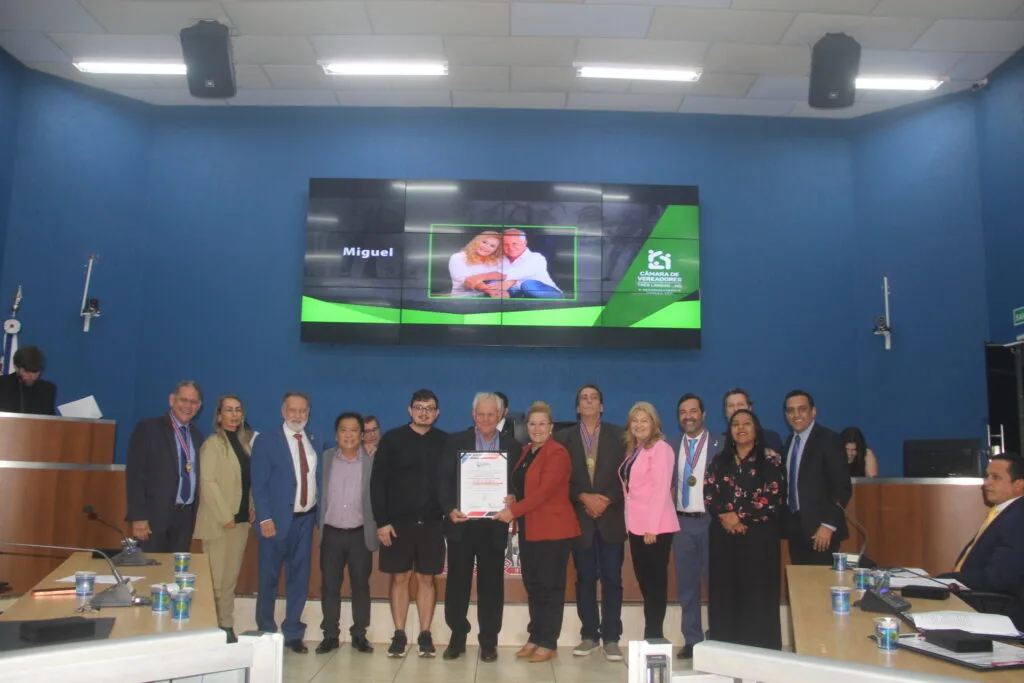 Câmara Municipal de Três Lagoas homenageia personalidades com Diploma de Mérito Legislativo Câmara Municipal celebra histórias e homenageia quem fez a diferença em Três Lagoas