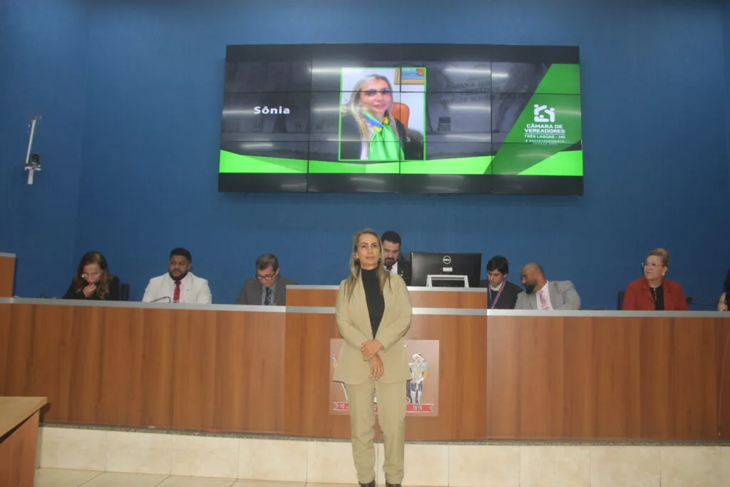 Câmara Municipal de Três Lagoas homenageia personalidades com Diploma de Mérito Legislativo Câmara Municipal celebra histórias e homenageia quem fez a diferença em Três Lagoas