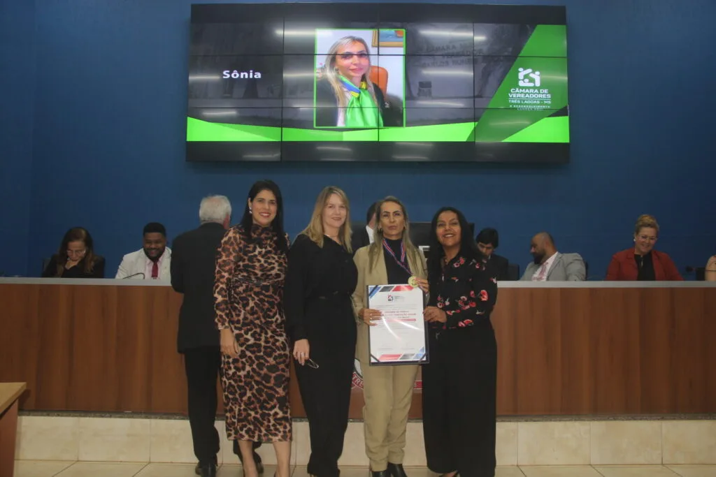Câmara Municipal de Três Lagoas homenageia personalidades com Diploma de Mérito Legislativo Câmara Municipal celebra histórias e homenageia quem fez a diferença em Três Lagoas